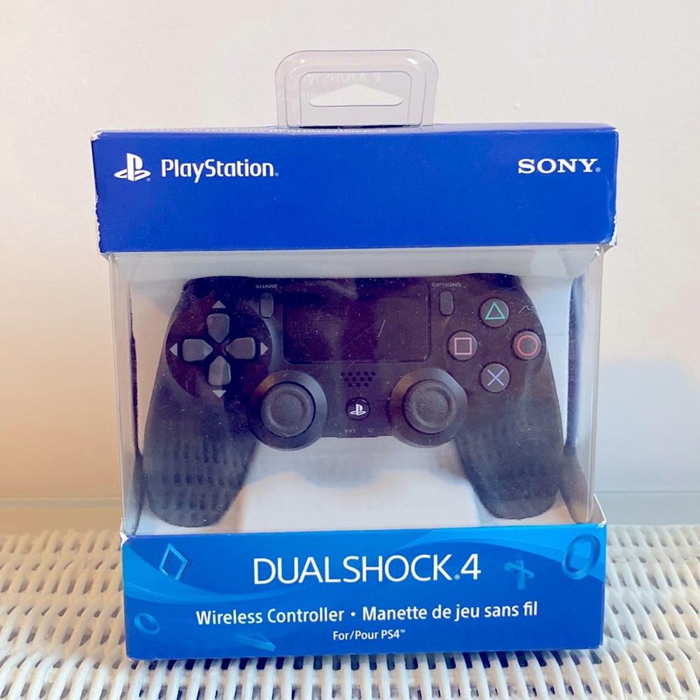 COPY - PlayStation wireless controller Dualshock 4 by sony